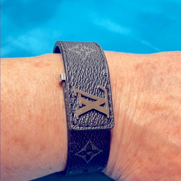 Louis Vuitton Black on Black Leather Bracelet with LV Signature Logo Unisex New - Picture 1 of 13
